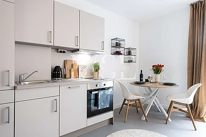 Vollwertige Einbauküche Beispielwohnung J24 