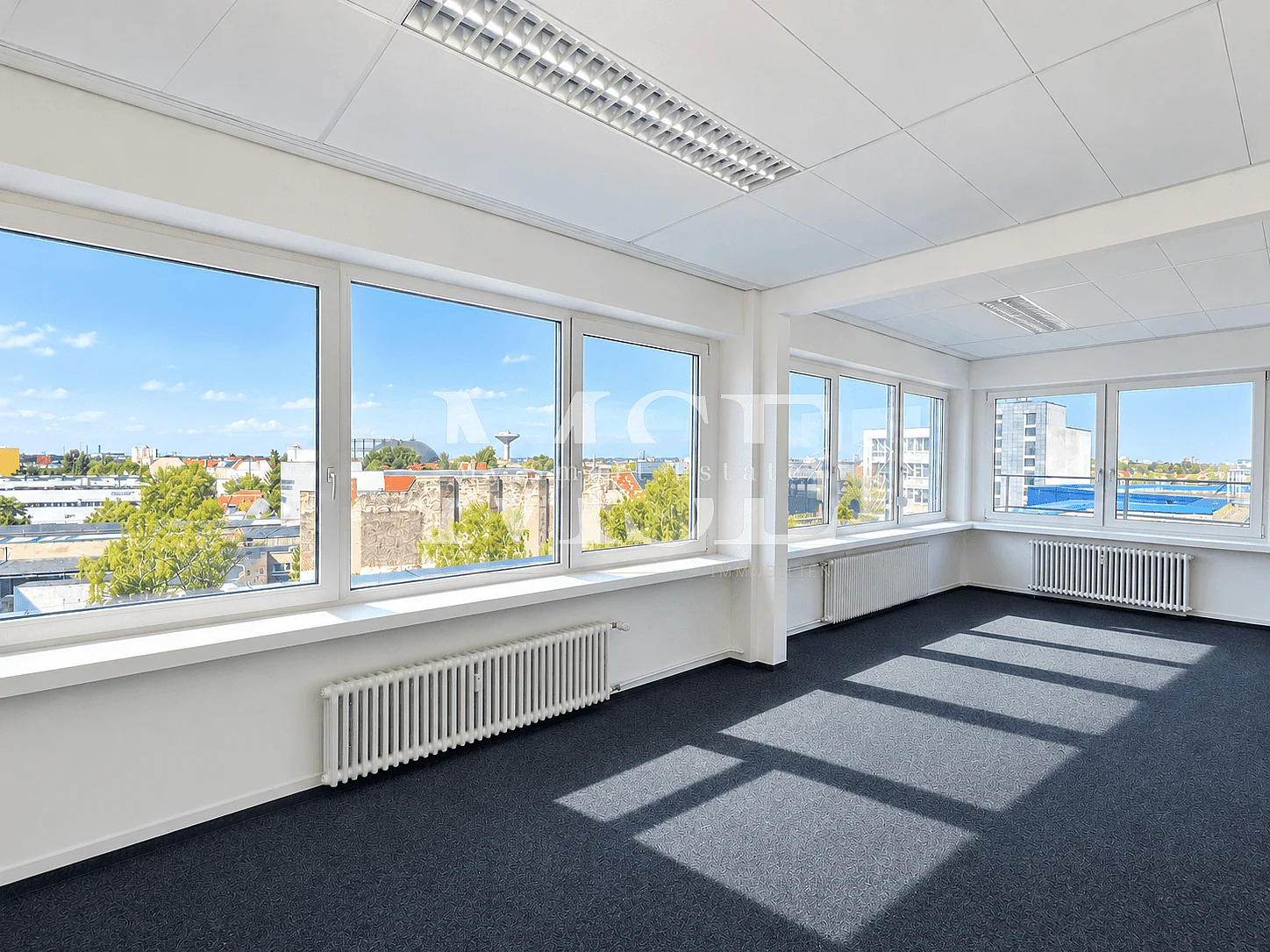 Großraumbüro Panoramafenster II