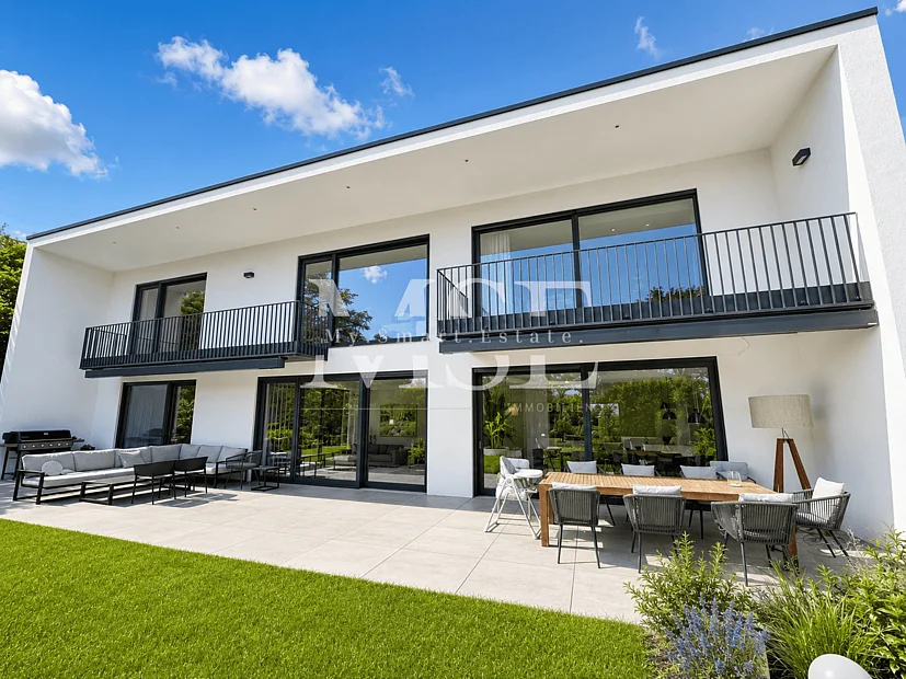 Haus und Terrasse