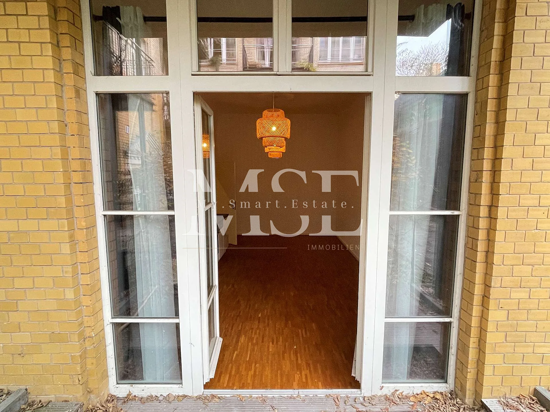Blick Terrasse zum Wohnzimmer