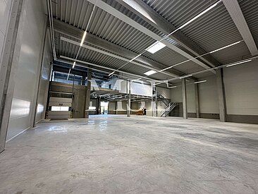 Hallenfläche mit Mezzanine