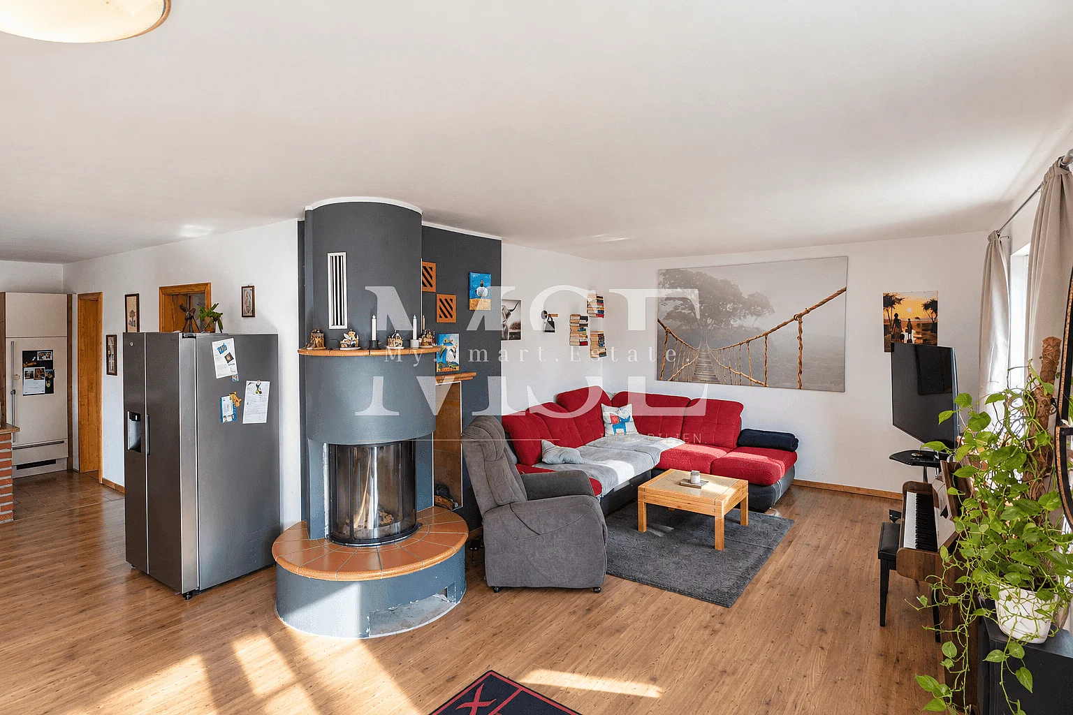 Wohnzimmer mit Kamin