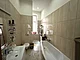 Badezimmer mit Wanne & Dusche