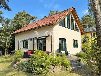Haus Terrassenansicht