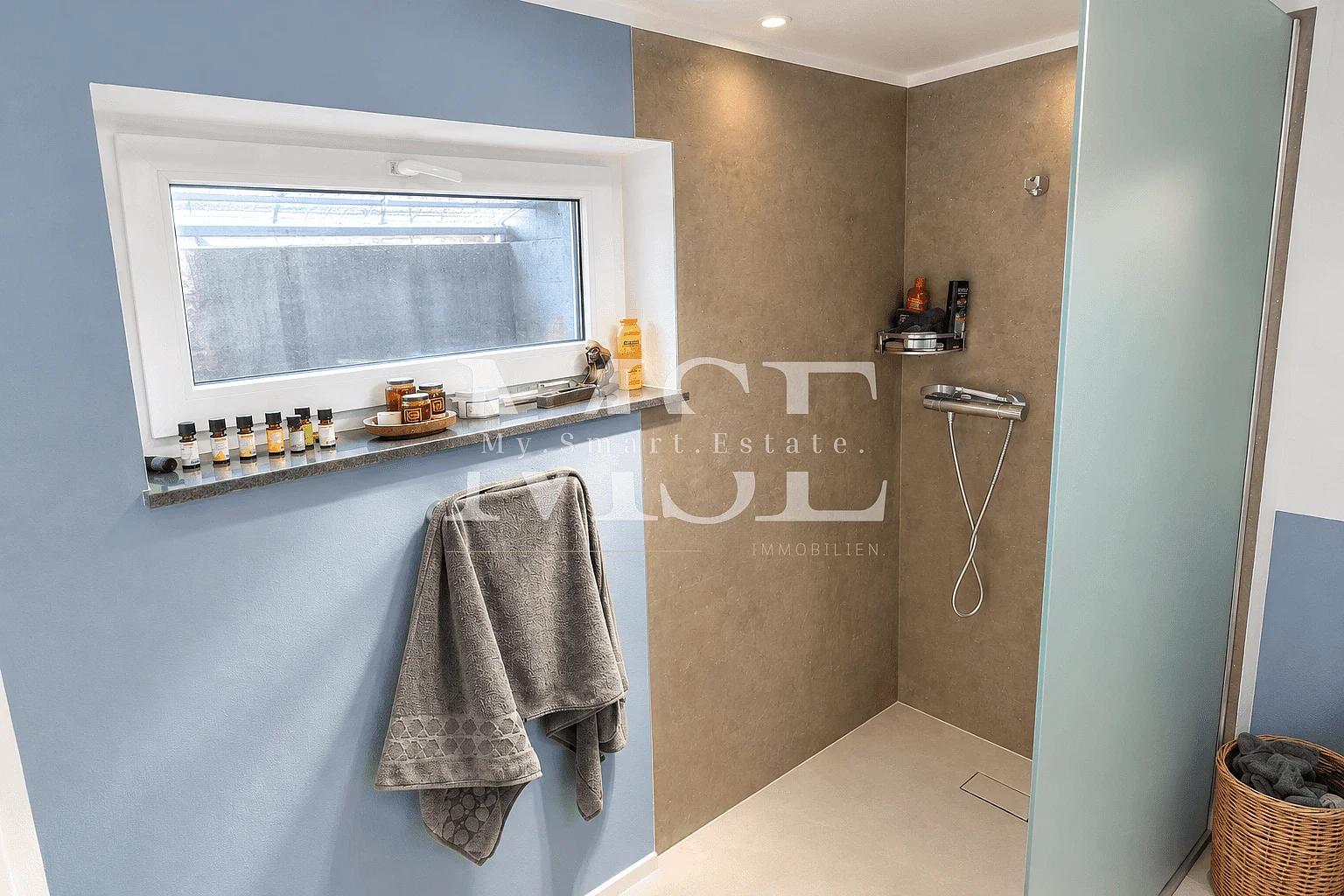 Bad Wohnkeller mit Walk-in-Dusche 